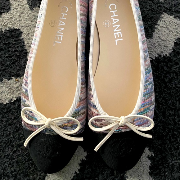 CHANEL Shoes - New Chanel ballet flats sz 37